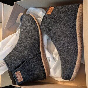 Taos Footwear Women's Woolly Boolly Charcoal Boots